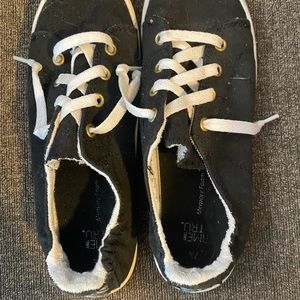 Time and Tru Memory Foam Black Sneakers 7.5 EUC